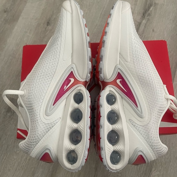 NIKE Women's Air Max DN Shoes - SIZE 8 - NEW - Picture 3 of 7